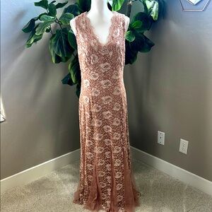 Elegant Lace Evening Gown